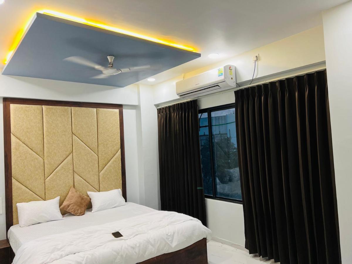Hotel New City Light Surat Exterior foto